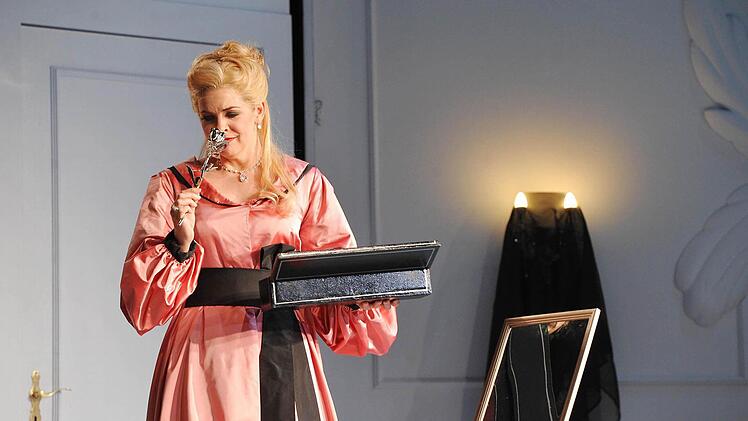 Szene aus dem "Rosenkavalier" am Landestheater Coburg.Foto: Andrea Kremper