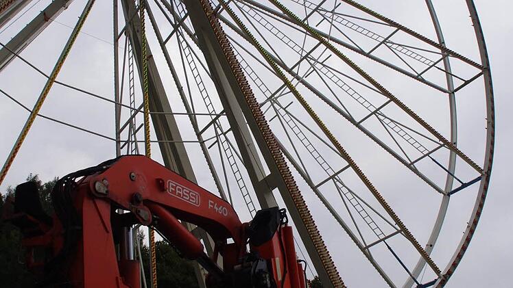 Die Gondeln am Riesenrad sind bereits abgebaut. Foto: Marco Meißner