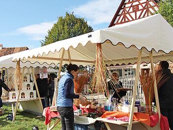 Ein Anziehungspunkt beim Spaziergang ist der Markt der Gen&uuml;sse. Foto: Fr&auml;nkisches Freilandmuseum/Ute Rauschenbach