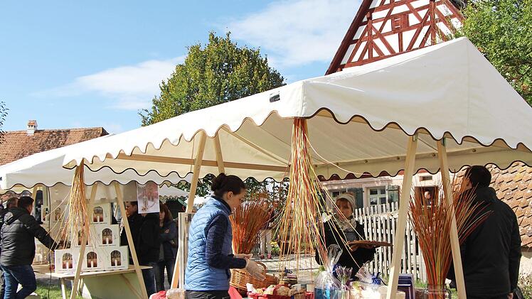 Ein Anziehungspunkt beim Spaziergang ist der Markt der Gen&uuml;sse. Foto: Fr&auml;nkisches Freilandmuseum/Ute Rauschenbach