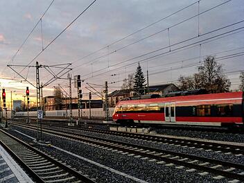 Unter gewissen Voraussetzungen kannst du als Rentner das Deutschlandticket kostenlos erhalten.