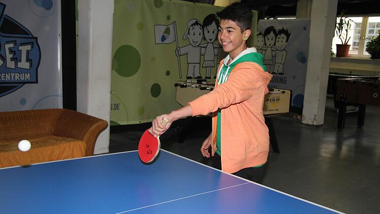 Bora Aydin spielt Tischtennis. Für ihn geht's auch mal ohne Handy.