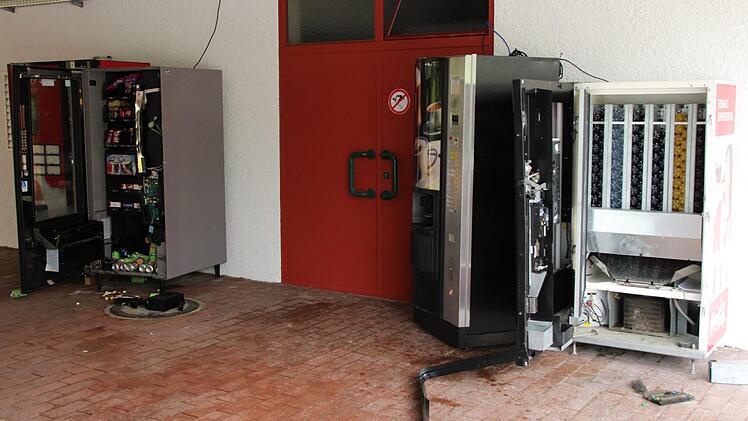 Aus den Automaten im Freibad wurden nur die Ein-Euro- und 50-Cent-M&uuml;nzen mitgehen lassen. Foto: Andreas Dorsch