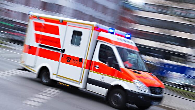 29-Jähriger bei Unfall schwer verletzt. Symbolbild: Nicolas Armer/dpa