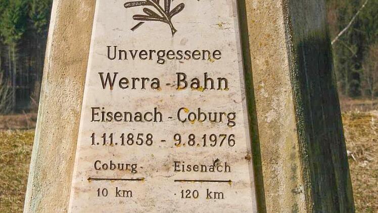 Durch die Grenzziehung wurde die Verbindung Coburg-Eisfeld gekappt. Der letzte Zug auf bayerischer Seite fuhr 1976.