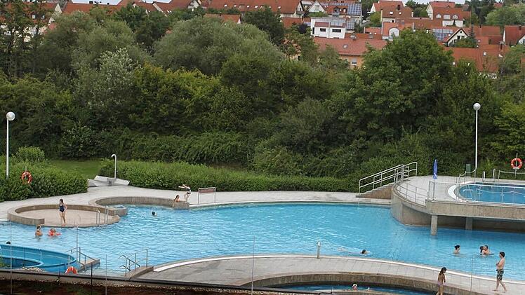 Im Haßfurter Freibad wurde ein Dreijähriger - dank des beherzten Eingreifens von Jugendlichen und der Badeaufsicht - am Samstag vor schlimmen Folgen bewahrt.