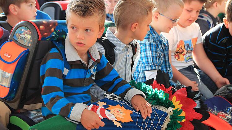 Übergabe der Sicherheitsdreiecke zum Schulanfang 2014 in Münnerstadt. Fotos: Paul Ziegler/Heike Beudert