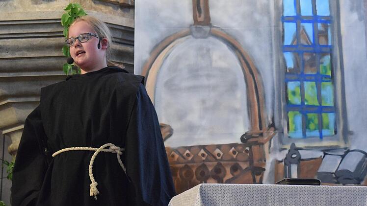Beim Studieren erkennt Martin Luther: Gott bestraft nicht, sondern ist barmherzig und vergibt den Menschen. Foto: Daniela Pondelicek
