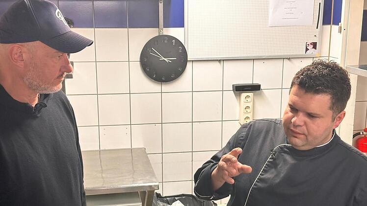 Die Gäste in Erfurt bleiben aus. Küchenchef Andreas rätselt, woran es liegen könnte.