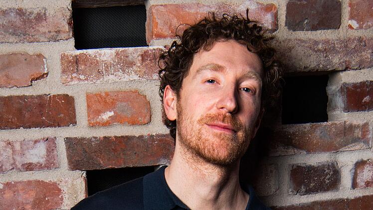 Louis Klamroth lässt ab Herbst Popkultur auf Politik treffen - exklusiv in der ARD-Mediathek.