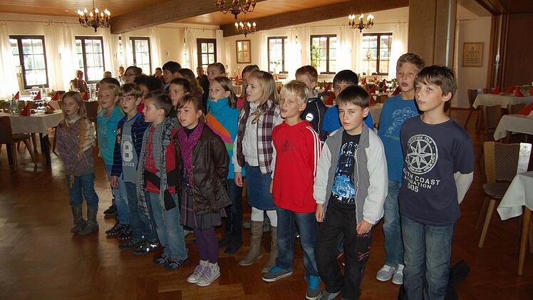 Die Viertklässler der Grundschule sangen "ihrem" Bürgermeister ein Ständchen.