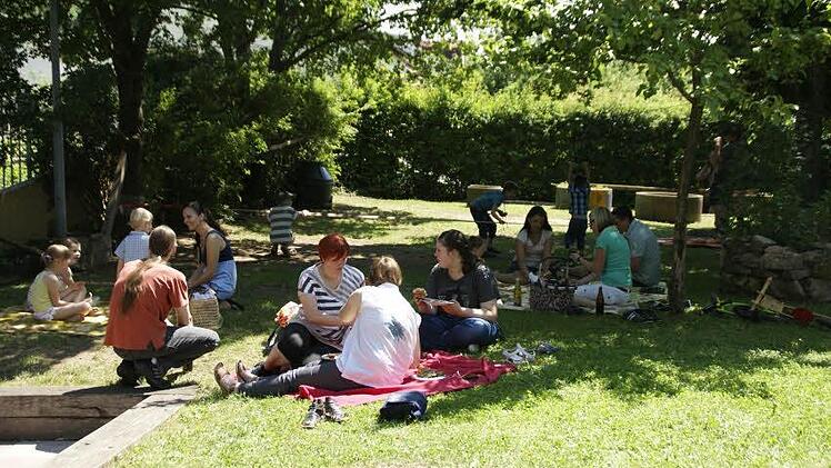 Gerne angenommen wurde das Familienpicknick auf dem Gelände des Kindergartens Oberschleichach. Foto: sw