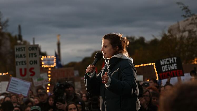 Demonstration - „Wir sind die Töchter“