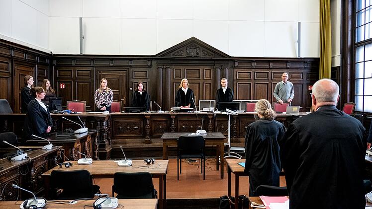 Prozess um Messerangriff im Hamburger Hauptbahnhof