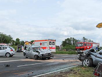 Im Raum Höchstadt passierten 2016 wieder mehr Unfälle als in den Vorjahren. Hier ein Archivfoto eines Unfalls im Mai 2016 bei Lonnerstadt. Foto: Sabine Memmel