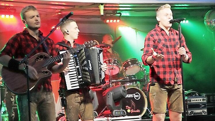 "Die Gerchli" aus Baiersdorf unterstützen mit ihrem Auftritt "Paul, der Gaul" beim sozialen Engagement. Foto: Mathias Erlwein