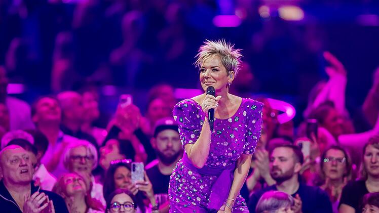 Inka Bause ist nicht nur Moderatorin und Expertin f&uuml;r das Landleben, sondern auch S&auml;ngerin und Entertainerin.