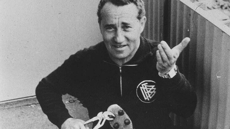 Adi Dassler mit Schraubstollenschuhen: Ein französischer Filmemacher will nun das Leben der Dassler-Brüder dokumentieren.  Fotos: privat