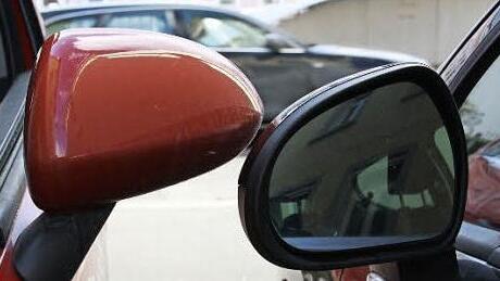 Wenn Fahrzeuge zu nah aneinander geraten, knallt es zuerst an den Außenspiegeln - so auch im Raum Bad Brückenau. Foto: Ralf Ruppert