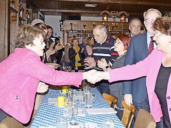 Partnerlook ohne Absprache: Landtagspr&auml;sidentin Barbara Stamm (rechts) und Elke Protzmann. Foto: Rainer Lutz