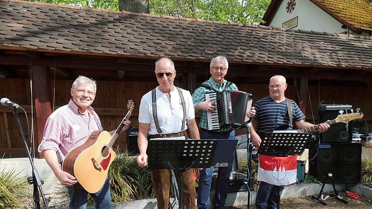 "Die scho widd&auml;", v. l. Alfons Zeiler, Lothar "Jolo" Voit, Manfred  Wagner und Lothar "Bolo" Wagner    Foto: Britta Schnake