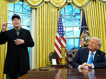 "Dümmer als ein Sack Ziegel": Musk teilt heftig gegen Trump-Vertrauten aus