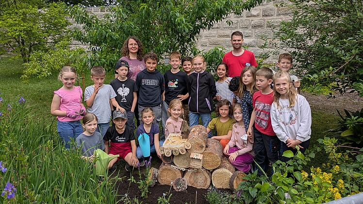 Höchstadt: Zweitklässler bauen Insektenhotel - "kleine Hände, große Wirkung"