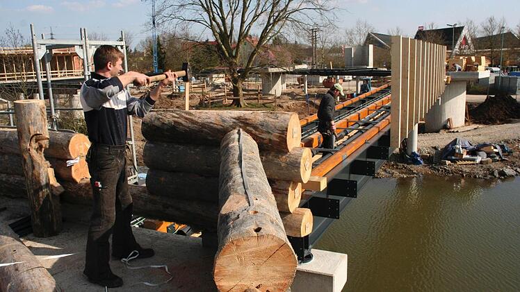 Steg über die Mainbucht