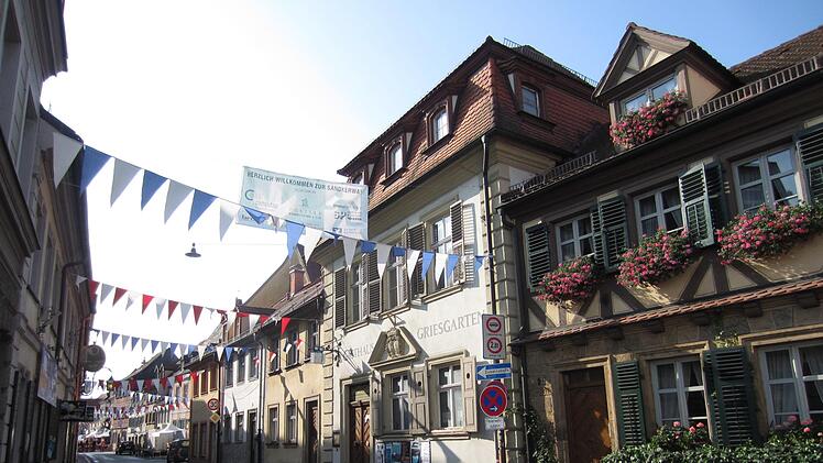 Der Blick in die Sandstraße, die zur Kirchweih am vergangenen Wochenende von  200 000 Besuchern bevölkert wurde.