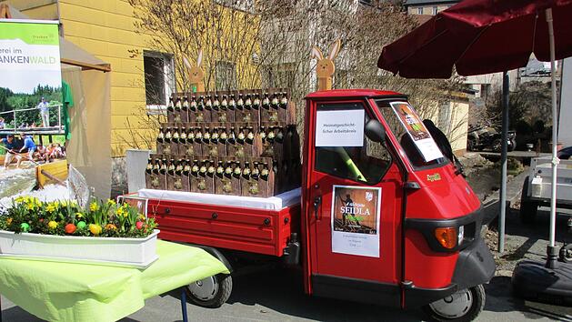 Als letzte Aktivit&auml;t wurde beim Ostermarkt am vergangenen Sonntag das "Wallnfelse Seidla" stilvoll angeboten.Susanne Deuerling