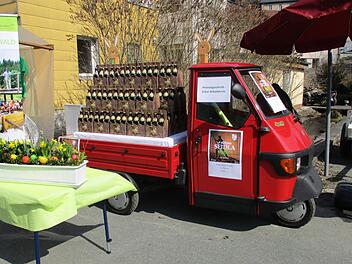 Als letzte Aktivität wurde beim Ostermarkt am vergangenen Sonntag das "Wallnfelse Seidla" stilvoll angeboten.Susanne Deuerling