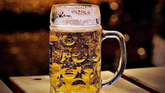 DIe neue "Beer With Me" App zeigt an, wo man welches Getränk trinkt. Mit der App kann man ich mit Freunden und Bekannten vernetzen. Ein praktischer Helfer, um sich beispielsweise auf der Bamberger Sandkerwa zu treffen. Symbolfoto: Alexa_Fotos/pixabay.com