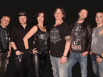 Ac(c)oustic Jam starten ab Mai in neuer Besetzung wieder durch (von links): Georg Smolorz, Toni Will, Melanie Skinner-Herzog, Tommy Koch, Andreas Hawel und Daniel Kleinheinz. Foto: Thomas Koch