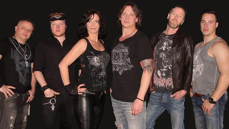 Ac(c)oustic Jam starten ab Mai in neuer Besetzung wieder durch (von links): Georg Smolorz, Toni Will, Melanie Skinner-Herzog, Tommy Koch, Andreas Hawel und Daniel Kleinheinz. Foto: Thomas Koch