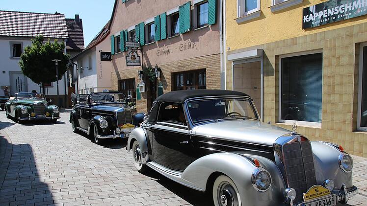 Mercedes-Parade in der BahnhofstraßeMatthias Einwag