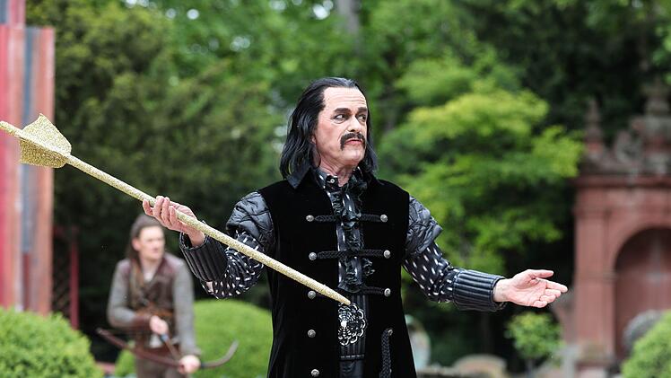 "Robin Hood" feierte Premiere als Familienstück auf der Coburger Freilicht-Bühne am Herzog-Alfred-Brunnen im Hofgarten.Foto: Henning Rosenbusch