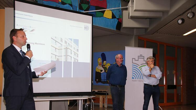 Bürgermeister Robert Bosch sowie  Erich Breu  und Thomas Gumpp vom LKA (von links). Foto: Jürgen Gärtner