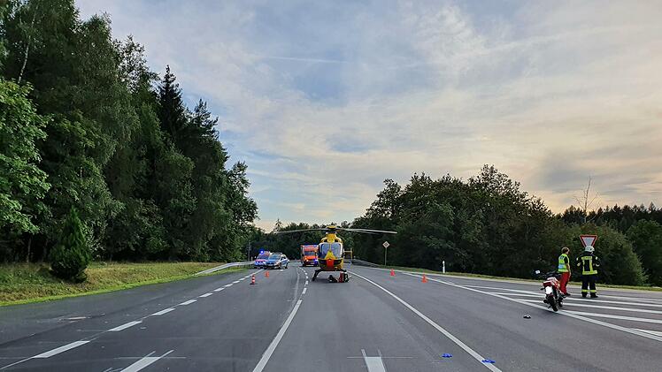 Nur wenige Minuten nach dem Unfall war ein Rettungshubschrauber vor Ort. Für den 25-jährigen Motorradfahrer kam jedoch jede Hilfe zu spät. Foto: Freiwillige Feuerwehr Bad Brückenau