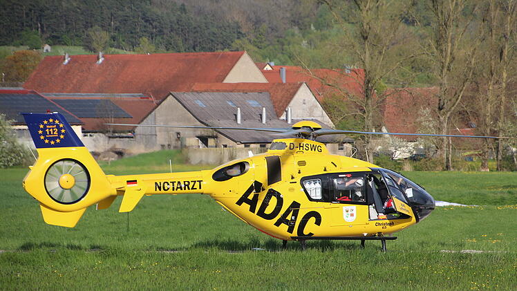 Auto kommt alleinbeteiligt von Fahrbahn ab: Ursache bislang unklar