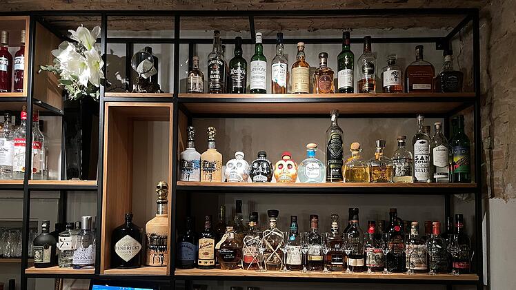 Ebern: Neue Bar "Herzog Bier & Wein" hat auf früherem Gefängnis-Gelände eröffnet