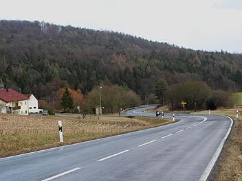 Der Ausbau des Radweges entlang der Staatsstraße 2274 wird unweit von Goggelgereuth (Gemeinde Kirchlauter) enden. Foto: Günther Geiling