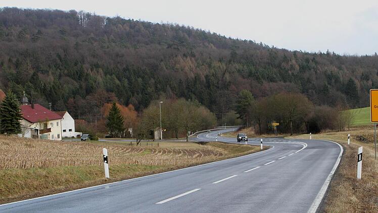 Der Ausbau des Radweges entlang der Staatsstraße 2274 wird unweit von Goggelgereuth (Gemeinde Kirchlauter) enden. Foto: Günther Geiling