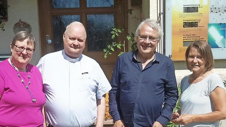 Als Kurseelsorger engagiert sich Peter Michael Fischer (2. von links) für einige Wochen bei der evangelischen Kirchengemeinde Bad Brückenau.