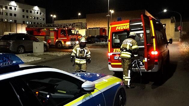 Brand in Abschiebehaft Hof: Großaufgebot an Einsatzkräften vor Ort