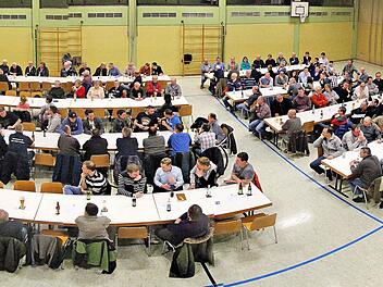 140 Bürgerinnen und Bürger kamen zur Informationsveranstaltung über die geplante Umgehungsstraße für Rannungen, die in der Mehrzweckhalle stattfand.  Foto: Dieter Britz