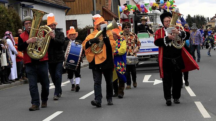 Impressionen vom Faschingsumzug der Weisendorfer Blummazupfer. Foto: Richard Sänger