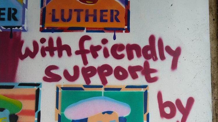 Graffiti von Alex Reuther, Wartehäuschen in NeusesFoto: Jochen Berger