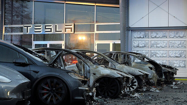 Brand im Landkreis Verden - Teslas ausgebrannt