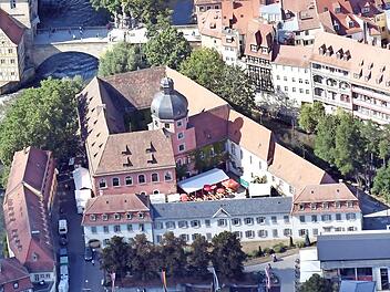 Die Blaubar und der Frankenhof (hier ein Archivbild) werden an der Sandkerwa nicht mehr im Schloss Geyerswörth zu finden sein. Der Betreiber sucht nach Differenzen mit den Veranstaltern nach einer Alternative.  Foto: Ronald Rinklef