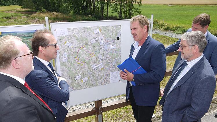 DIe Pläne für den Ausbau der Bundesstraße 303 bei Ahorn sind schon gemacht. Foto: Berthold Köhler